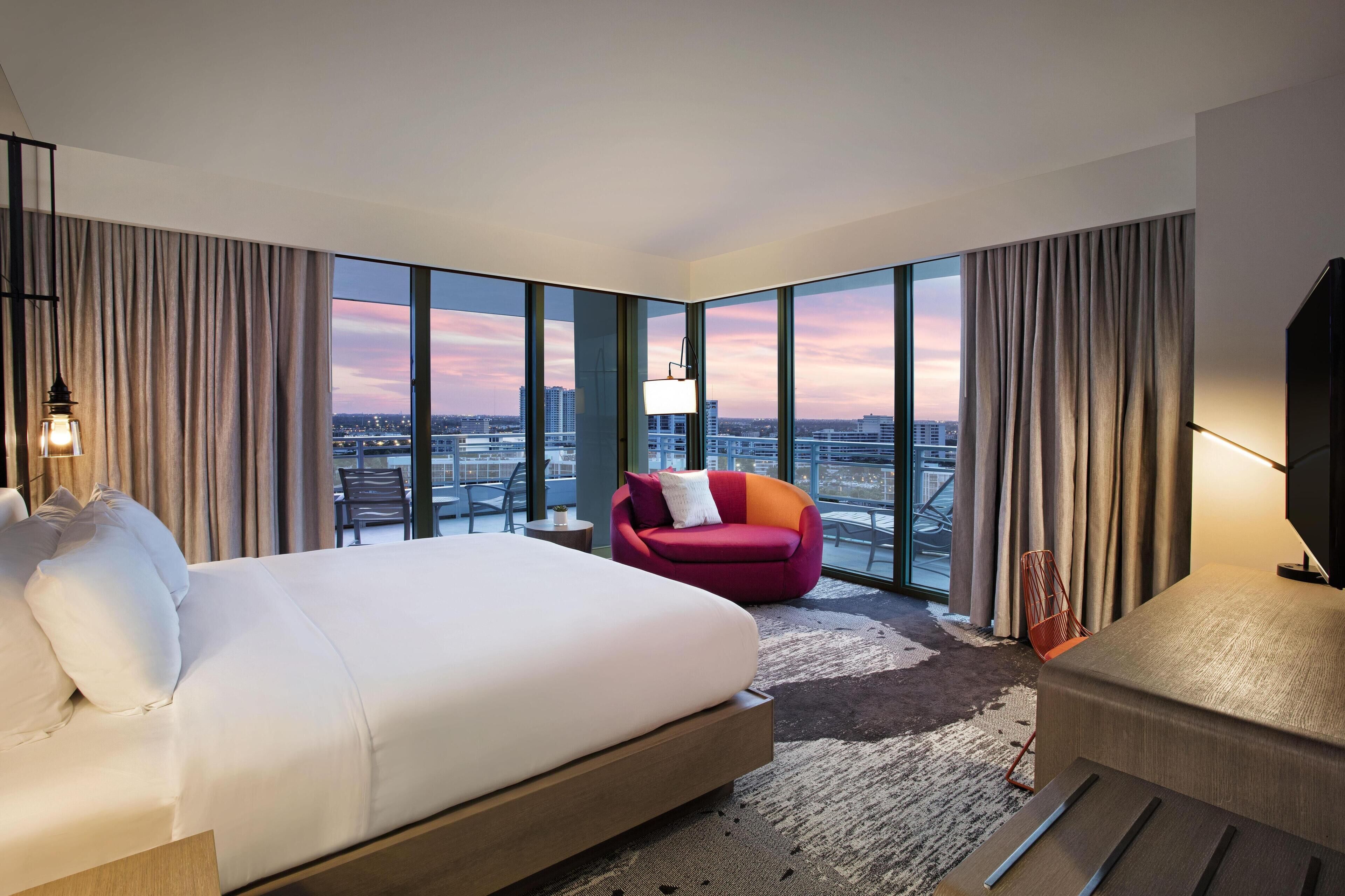 1 King Bed, Corner Room, Intracoastal View, Terrace Balcony | Premium bedding, pillowtop beds, in-room safe, iron/ironing board