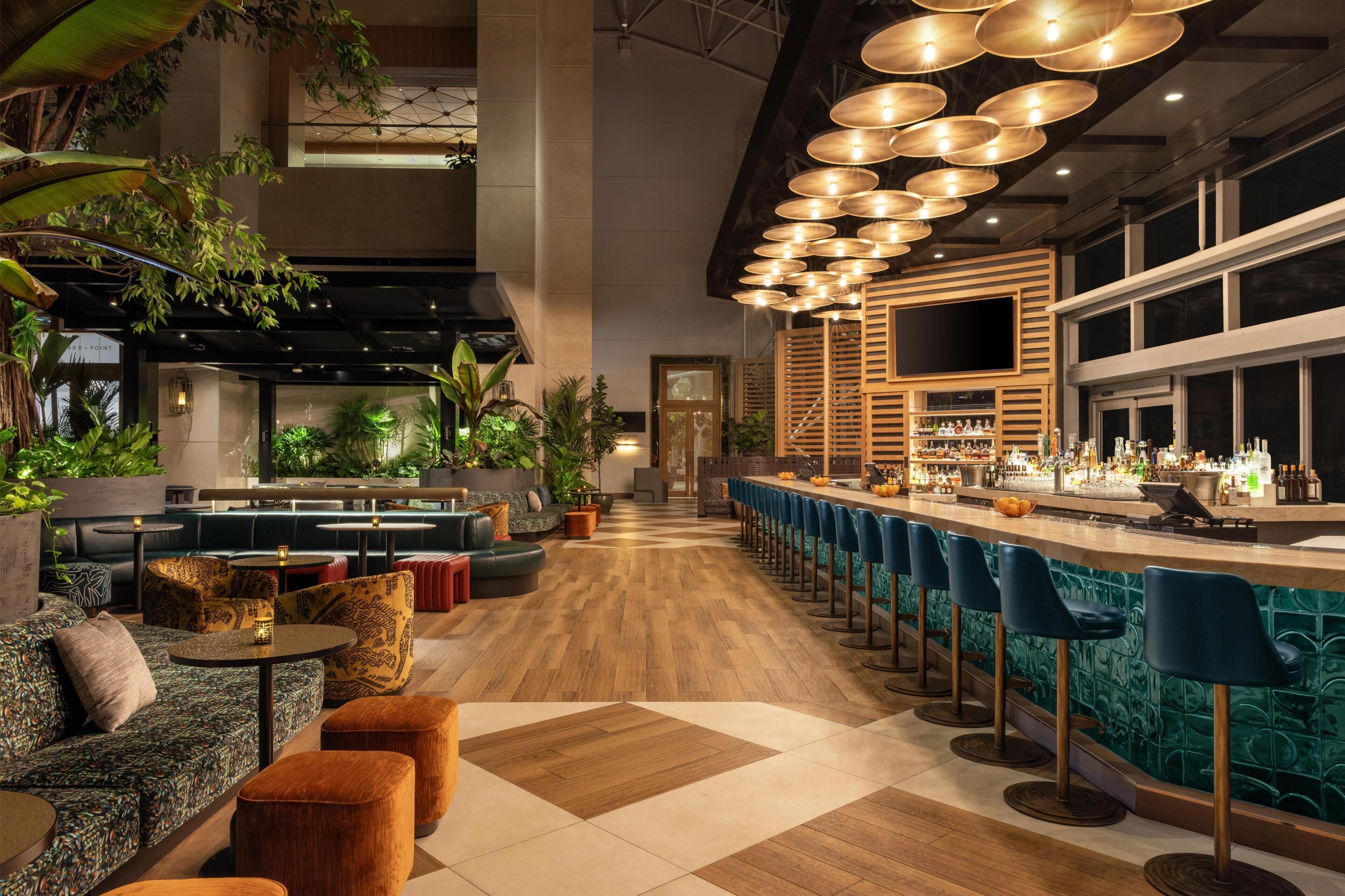 2 bares/lounges, bar de coquetéis, saguão/lounge