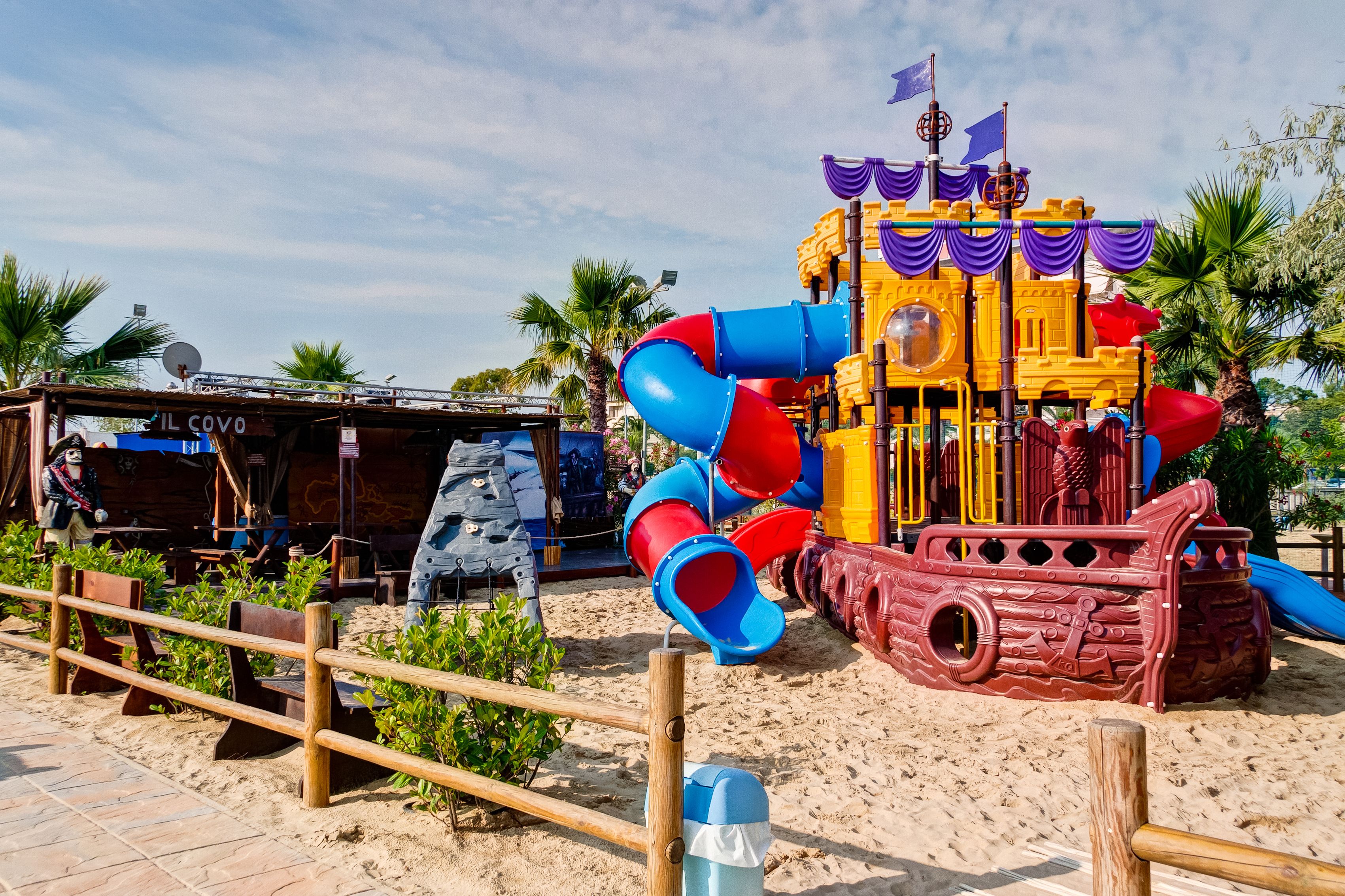 Children’s play area – outdoor