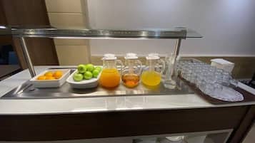 Petit déjeuner continental (8.5 EUR par personne)