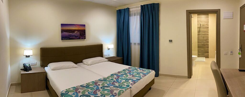 Minibar, bureau, espace de travail pour ordinateur portable