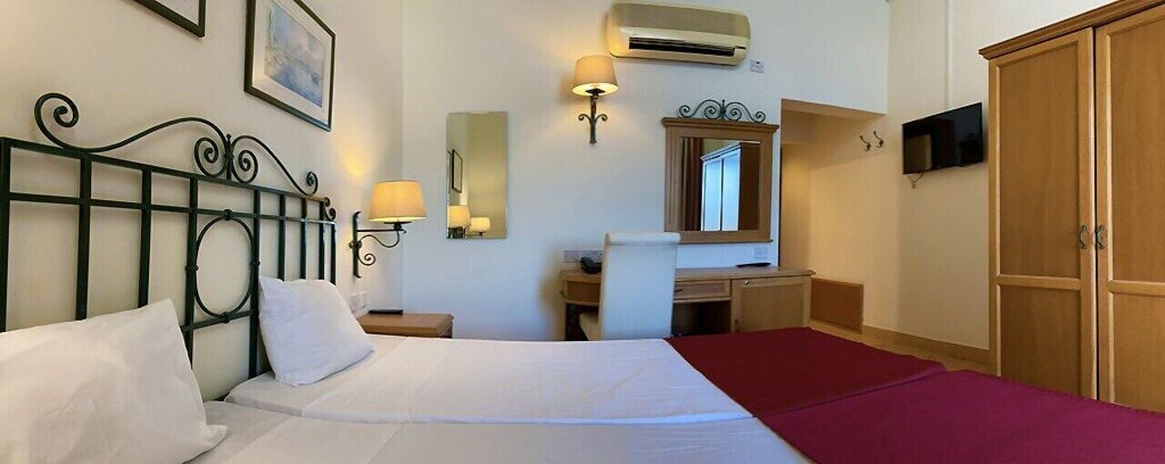 Minibar, desk, laptop workspace, blackout curtains
