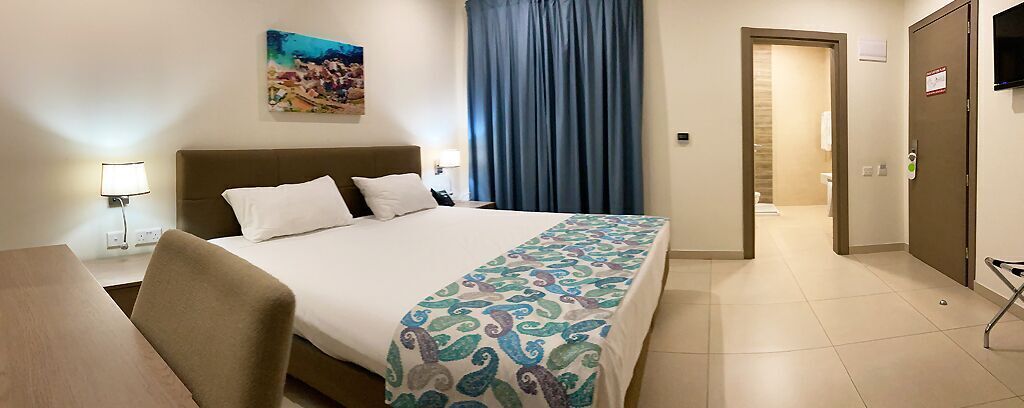 Minibar, bureau, espace de travail pour ordinateur portable