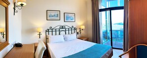 Camera doppia, vista mare | 1 camera, minibar, una scrivania, postazione laptop