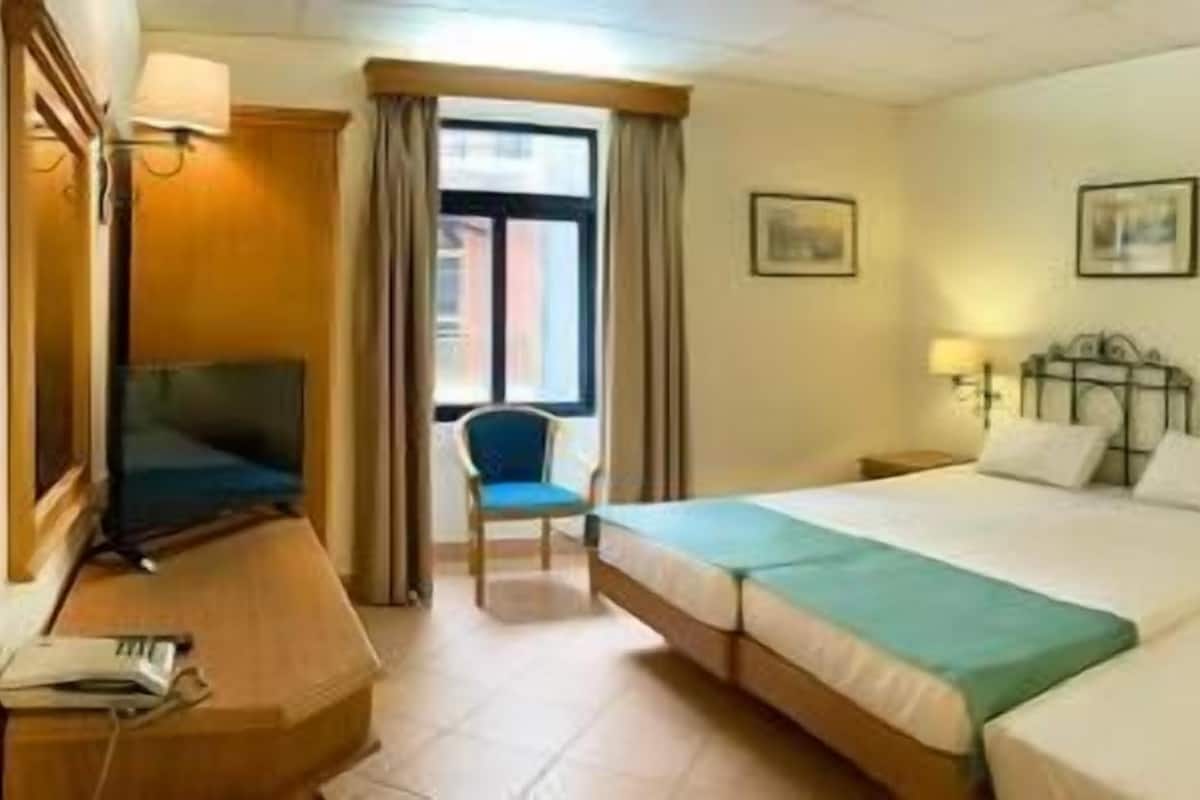 Minibar, desk, laptop workspace, blackout drapes