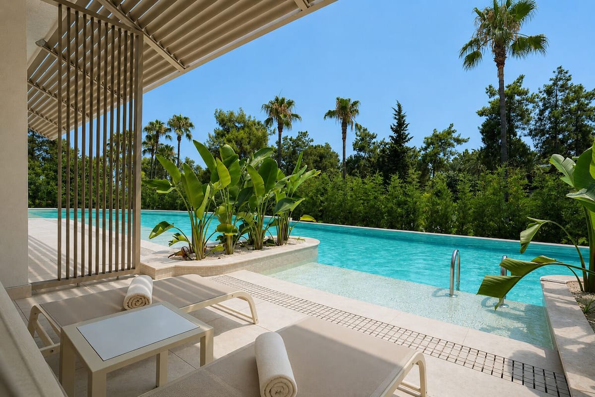 Deluxe Swim Up Room | Premium bedding, minibar (free items), in-room safe, laptop workspace