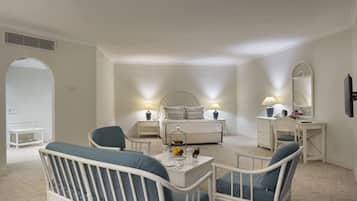 Junior Suit | Luxe beddengoed, een gratis minibar, een kluis op de kamer