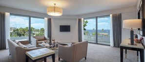 Suit | 1 Schlafzimmer, hochwertige Bettwaren, kostenlose Minibar, Zimmersafe