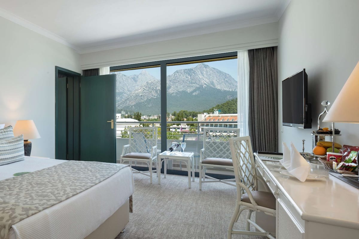 Standard Mountain View | Roupas de cama premium, frigobar (abastecido com itens grátis)