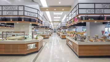 4 restaurantes, café da manhã, culinária internacional