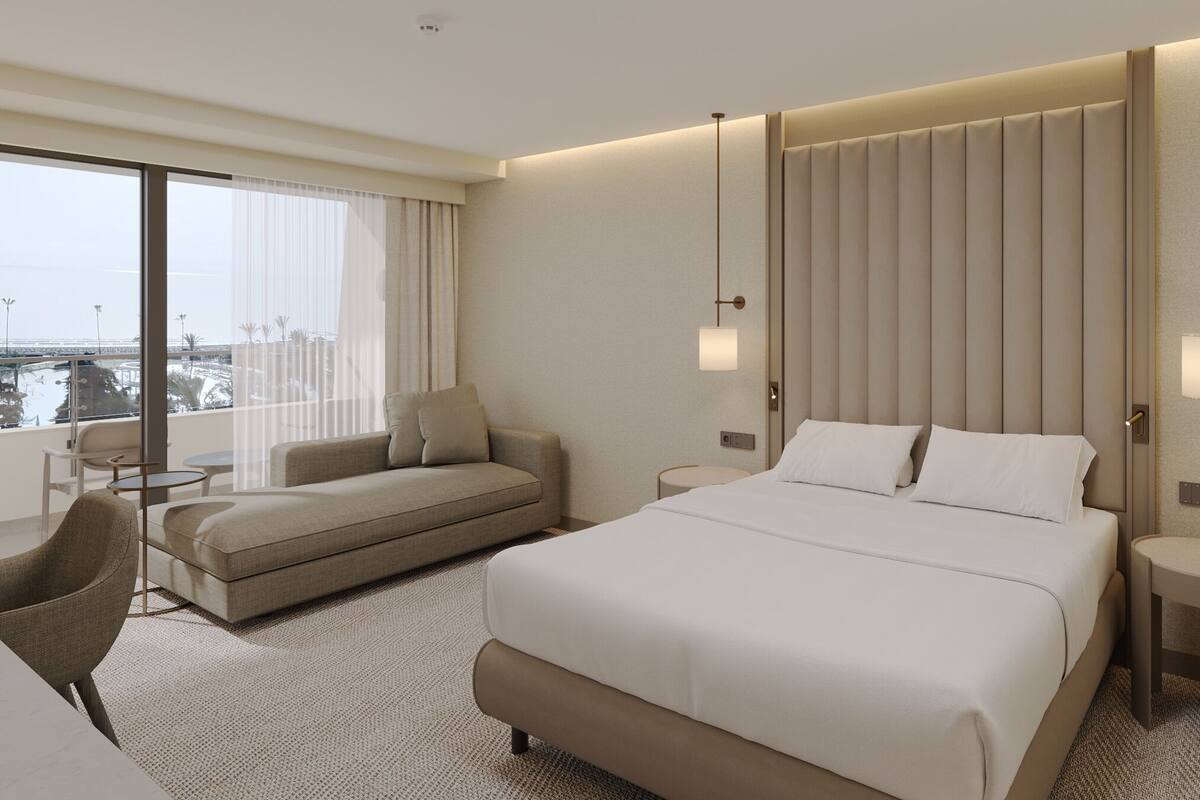 Premium bedding, free minibar, in-room safe, laptop workspace