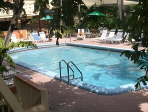 Außenpool, Liegestühle