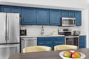 Room, 2 Bedrooms | Private kitchen | Full-size fridge, microwave, oven, stovetop at Hyatt Vacation Club at Beach House, Key West