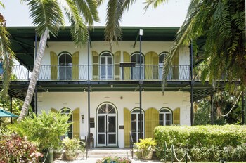 Hotel exterior and entrance at Hyatt Vacation Club at Beach House, Key West