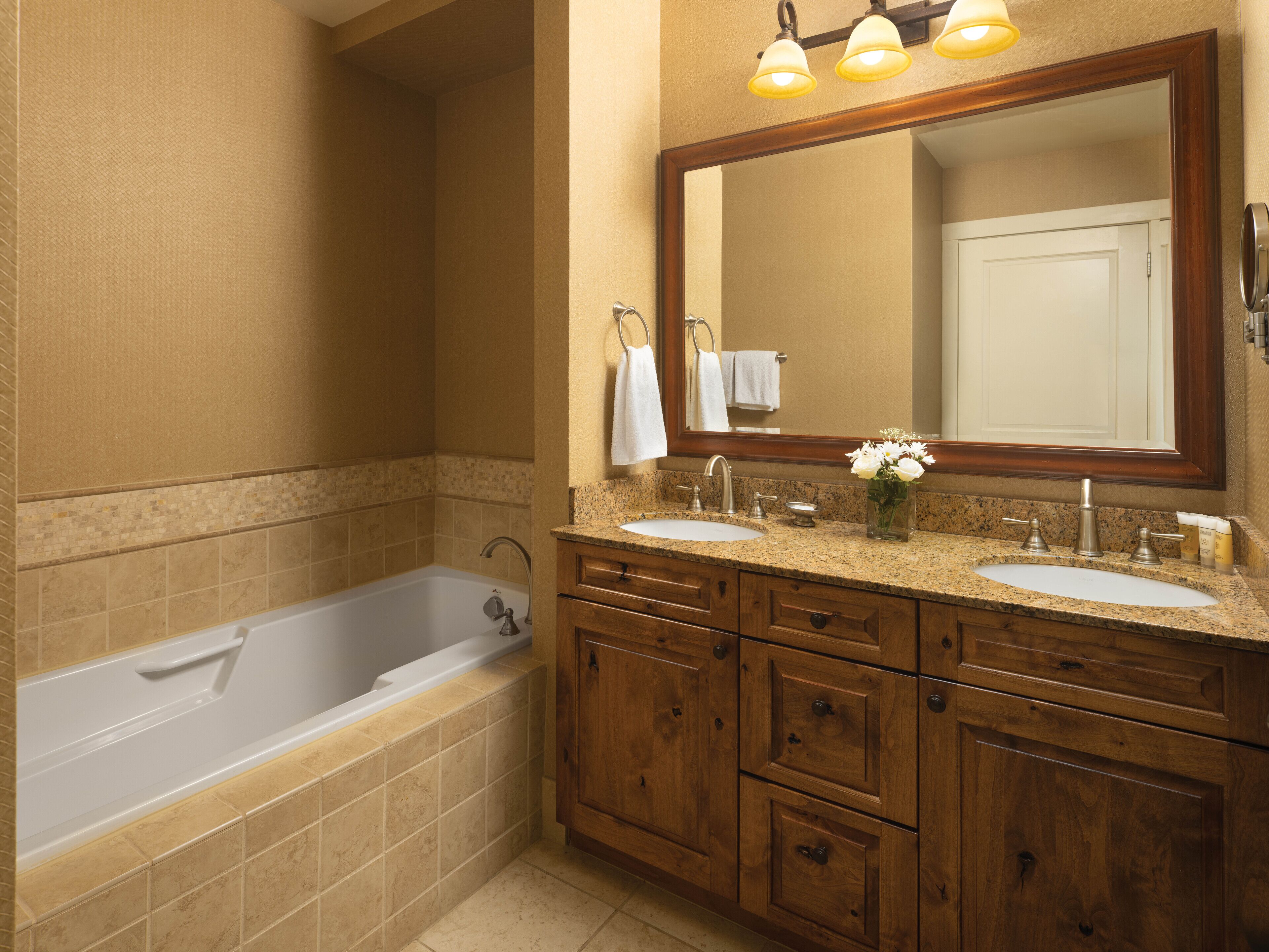 separate bathtub and shower, jetted bath, free toiletries, hair dryer