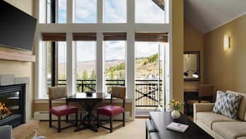 Villa, 3 Bedrooms | Living area | 55-inch flat-screen TV with cable channels, fireplace, Netflix