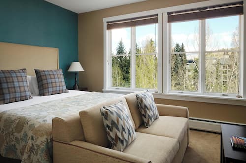 Premium bedding, pillowtop beds, in-room safe, desk