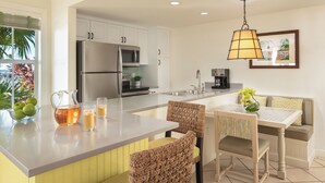 Two Bedroom Villa | 専用キッチン | コーヒー / ティーメーカー、冷蔵庫、電子レンジ