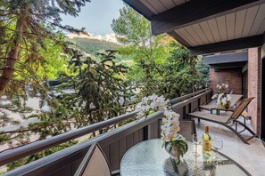 Luxury Condo, 4 Bedrooms | Terrace/patio