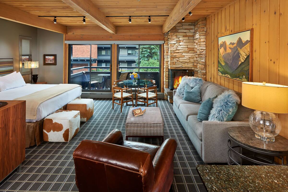 Standard Studio Suite | Living area | 37-inch flat-screen TV with cable channels, TV, DVD player