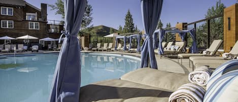 2 piscinas al aire libre, camas de piscina con cargo