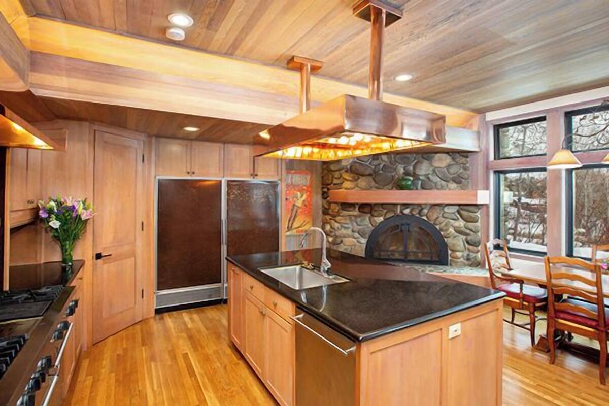 fridge, coffee/tea maker