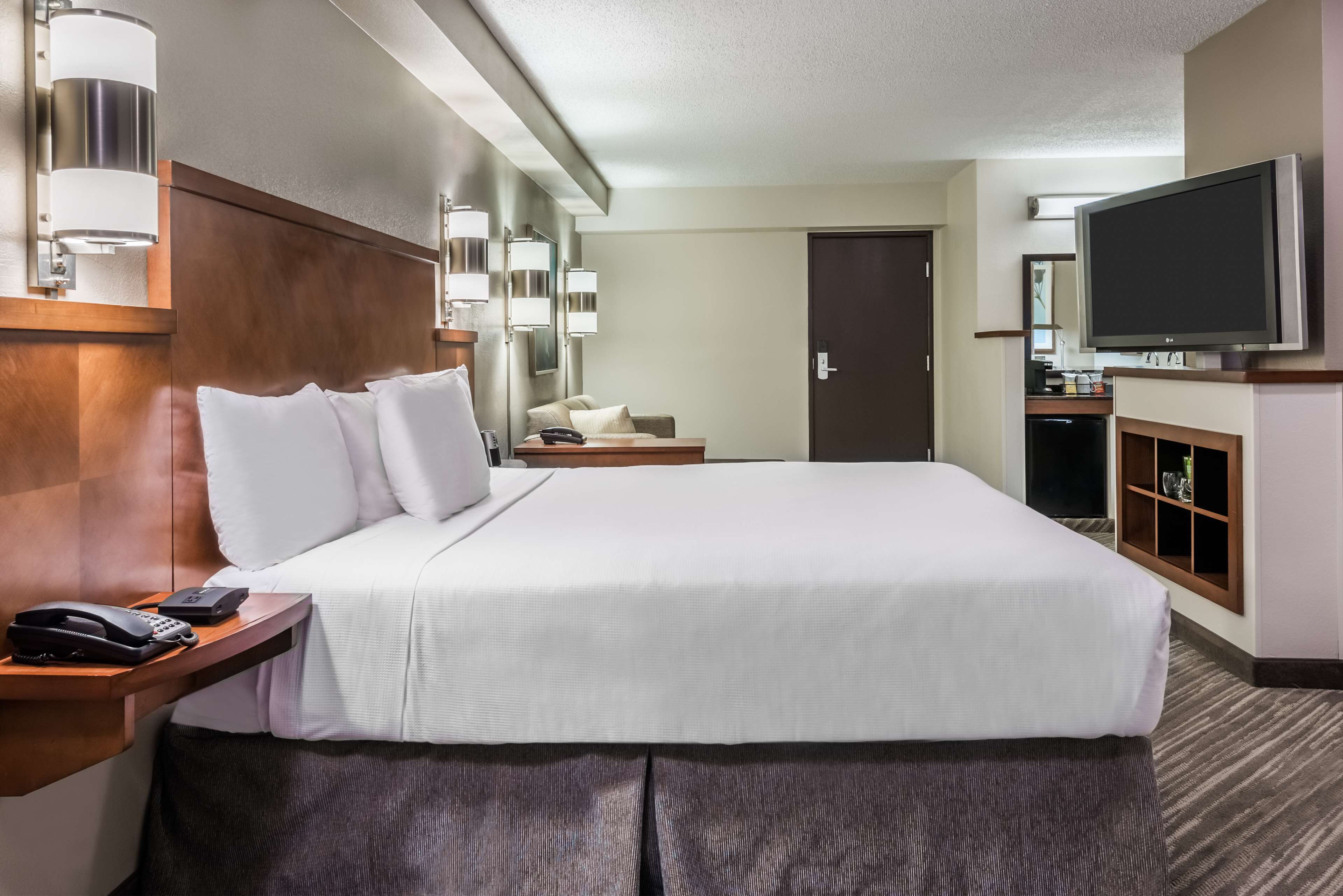 hypo-allergenic bedding, down duvets, desk, free wifi