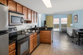 Fridge, microwave, oven, stovetop at Palette Resort Myrtle Beach