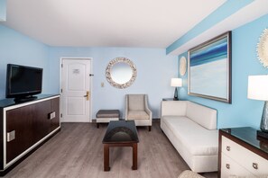 32-inch flat-screen TV with cable channels, TV - Palette Resort Myrtle Beach (Myrtle Beach)
