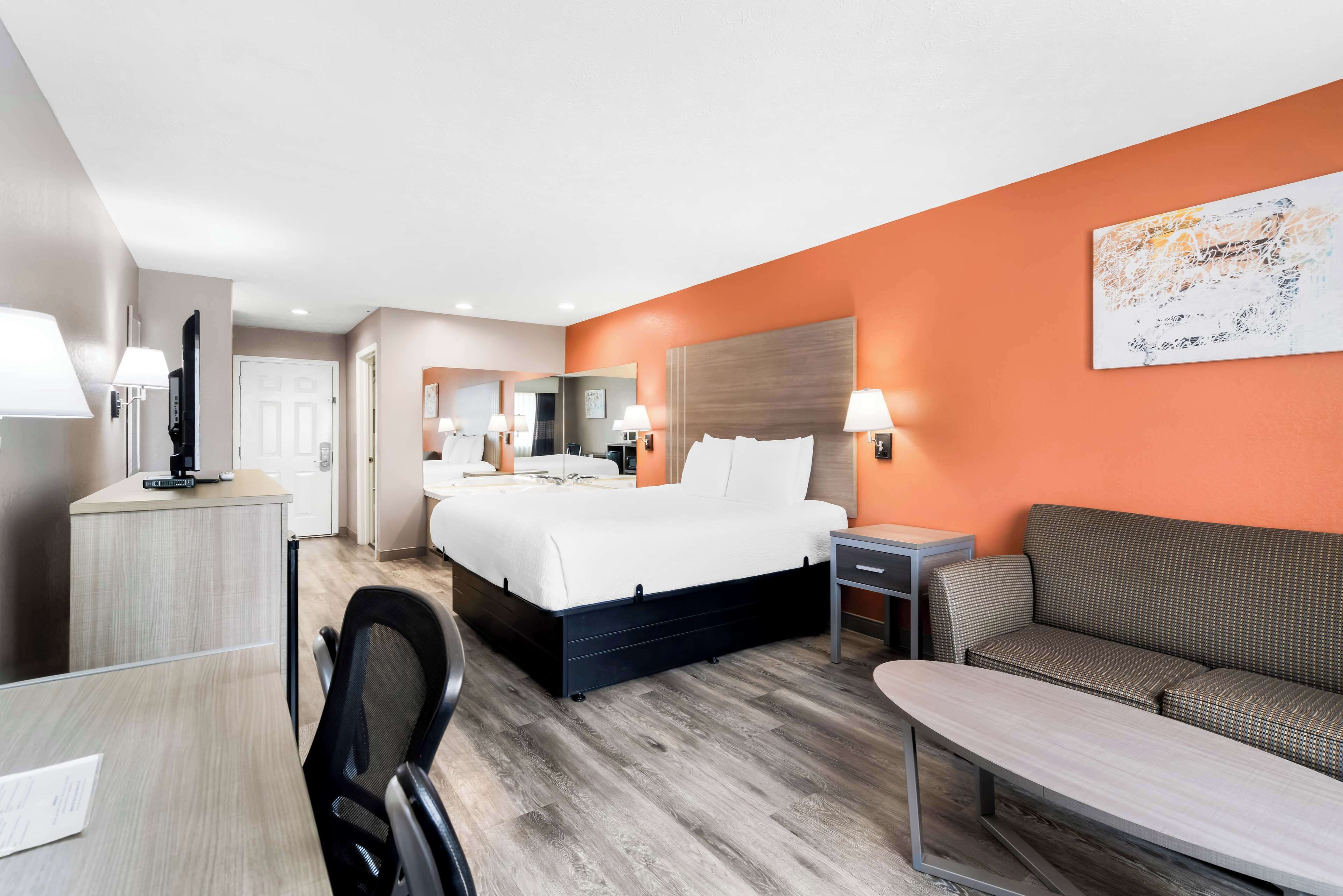 standard room, 1 king bed, non smoking, jetted tub | spa