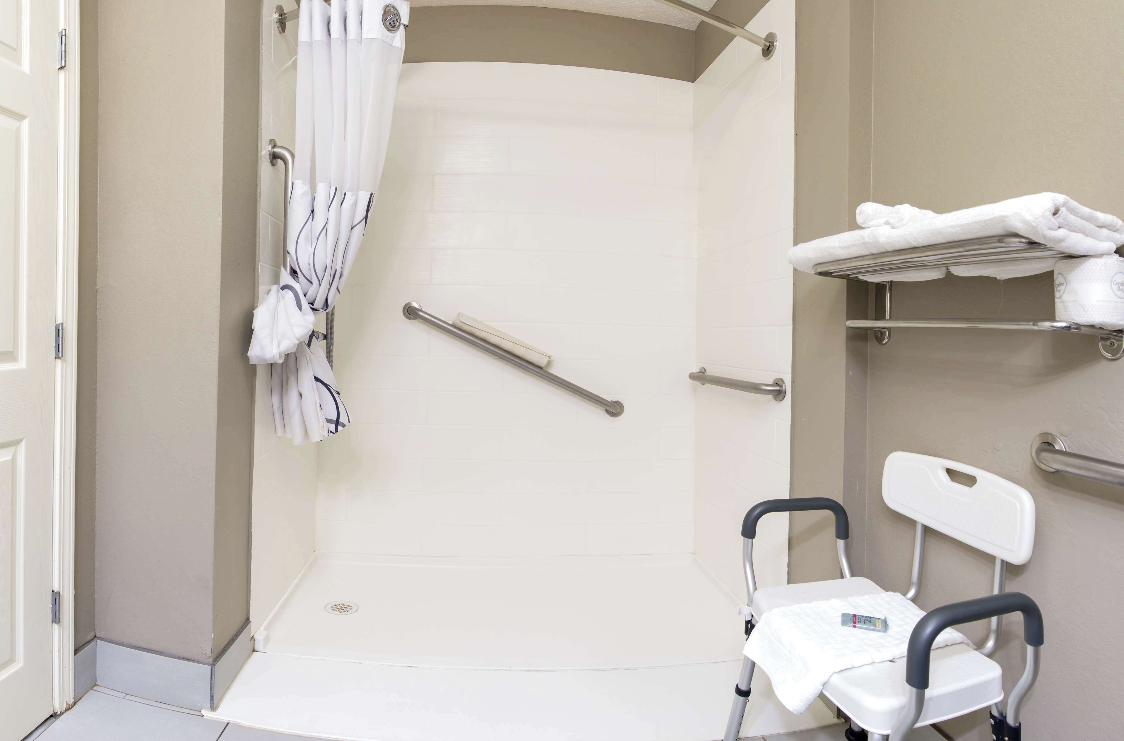 standard room, 1 king bed, accessible, refrigerator & microwave (1st floor) | bathroom | combined shower/bathtub, jetted bath, free toiletries, hair dryer