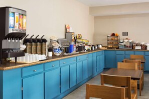 Café da manhã para viagem grátis todos os dias