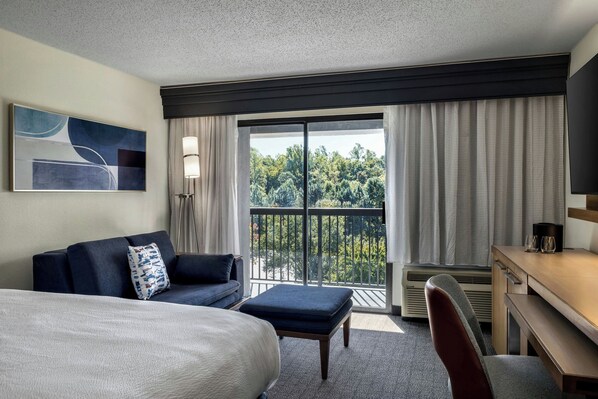 Premium bedding, in-room safe, desk, laptop workspace