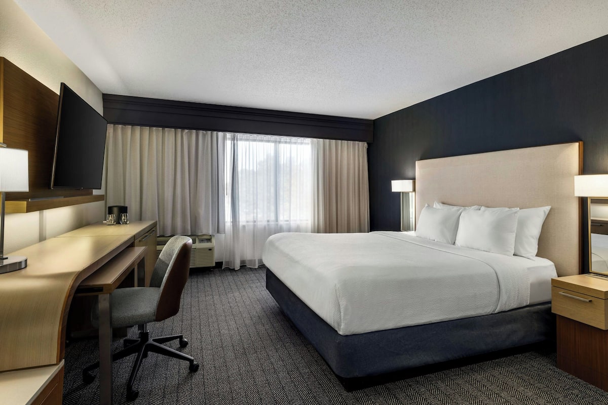 Room, 1 King Bed with Sofa bed, Non Smoking | Premium bedding, in-room safe, desk, laptop workspace
