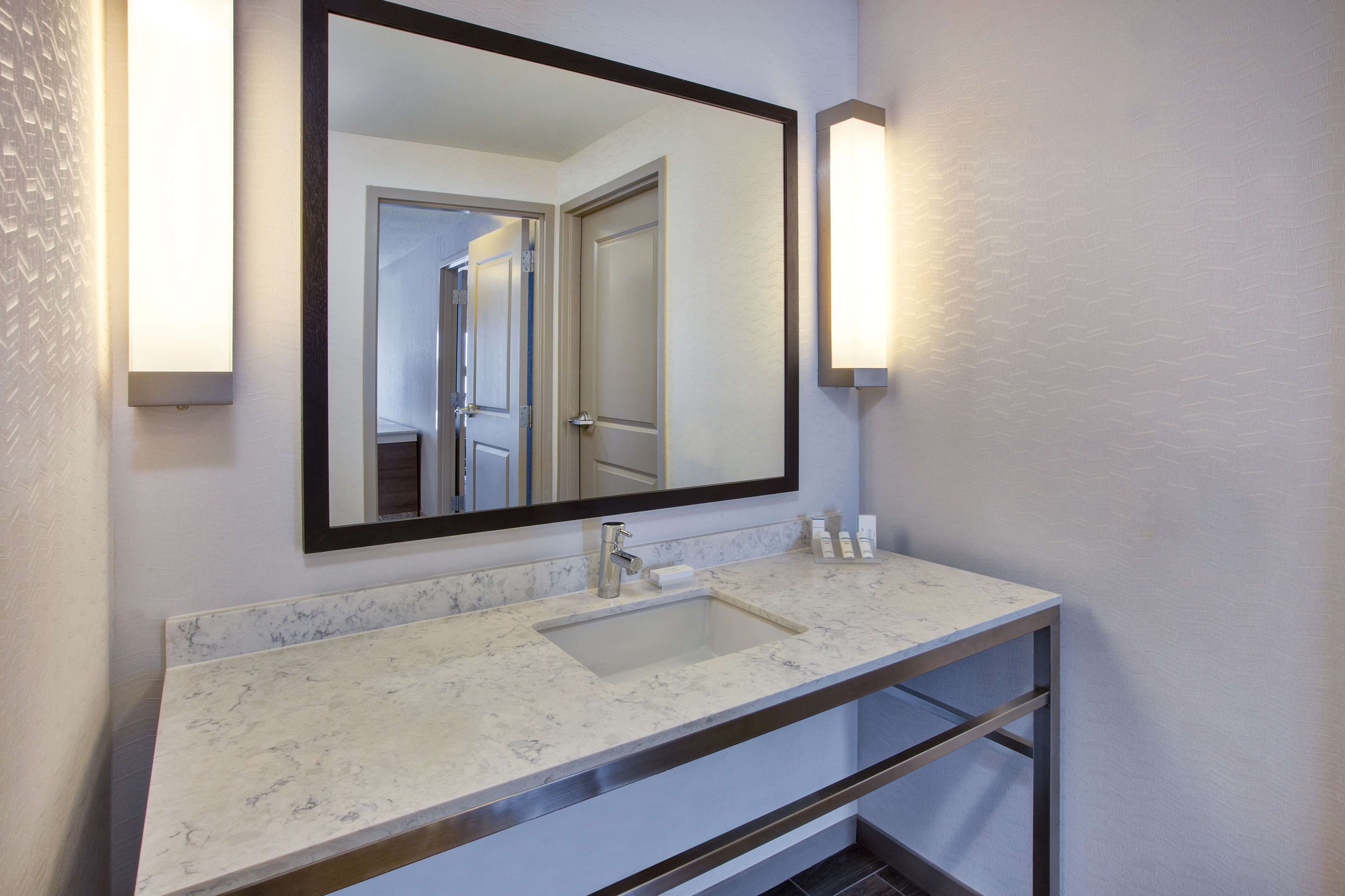 combined shower/bathtub, free toiletries, hair dryer, towels