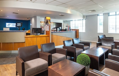 Bar (na propriedade). Holiday Inn Express London Chingford by IHG