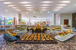 Bao gồm bữa sáng buffet hàng ngày 