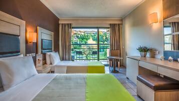 Kamar Double Basic (Land View) | Brankas, tempat tidur bayi gratis, Wi-Fi gratis, dan seprai linen