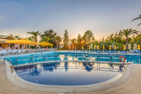 Outdoor pool, pool umbrellas, sun loungers. Kipriotis Hippocrates Hotel - All Inclusive
