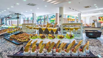 Free daily buffet breakfast