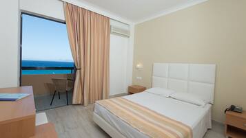 Double Room, Sea View | In-room safe, soundproofing, WiFi (free)