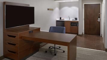 Premium bedding, in-room safe, desk, blackout drapes