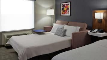 Habitación, 1 cama de matrimonio grande con sofá cama, no fumadores | Zona de estar | Televisión LCD de 55 pulgadas con canales por cable, una televisión