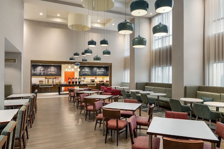 Colazione a buffet inclusa, servita tutte le mattine
. Hampton Inn & Suites by Hilton Montreal-Dorval