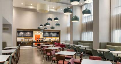 Hampton Inn & Suites by Hilton Montreal-Dorval