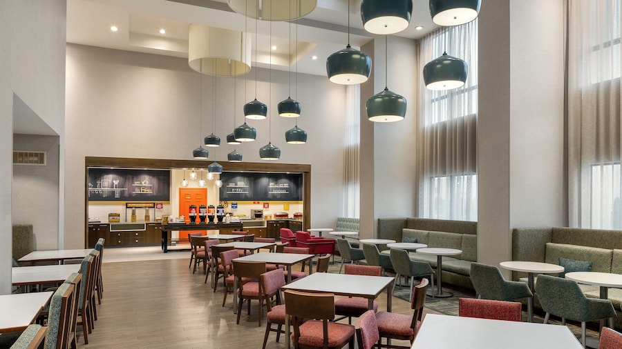 Hampton Inn & Suites by Hilton Montreal-Dorval
