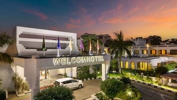 Fachada de la propiedad