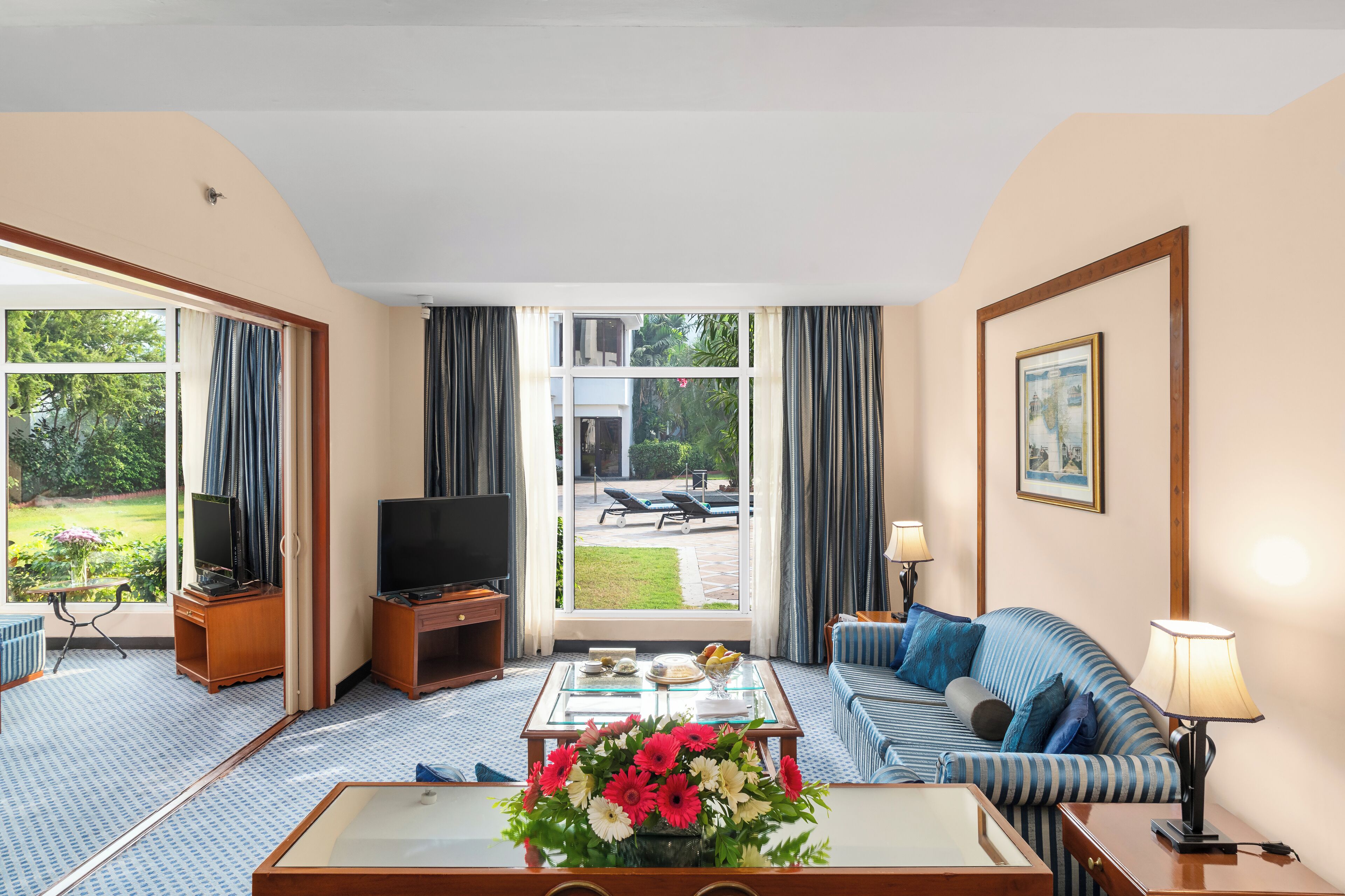 suite, 1 queen bed, pool view (contemporary suite) | 1 bedroom, premium bedding, pillow-top beds, minibar