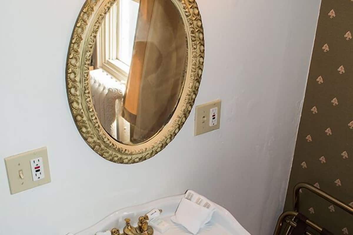 Room | Bathroom sink