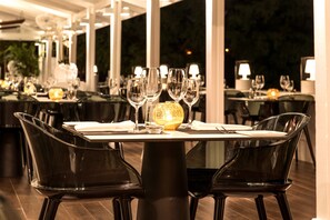 Breakfast, lunch, dinner served; international cuisine, pool views 